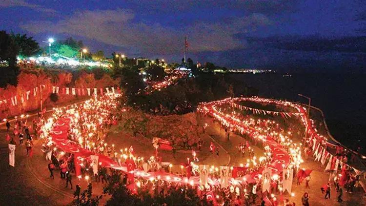29 Ekim Cumhuriyet Bayramı Fener Alayı Yürüyüşleri
