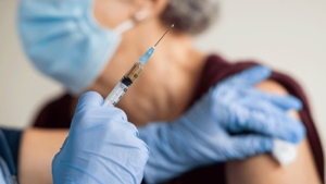 70-yas-ve-ustu-icin-asi-randevusu-nasil-alinir-mhrs-koronavirus-asi-basvurusu-nasil-sSLjejbs.jpg