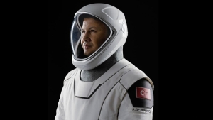 alper-gezeravci-icin-15-temmuz-sehitler-koprusune-turk-bayragi-asildi-m4REYrqx.jpg