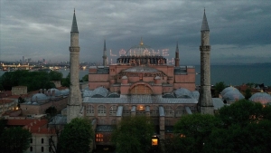 ayasofya-camiine-la-ilahe-illallah-mahyasi-asildi-SXrqbTnq.jpg