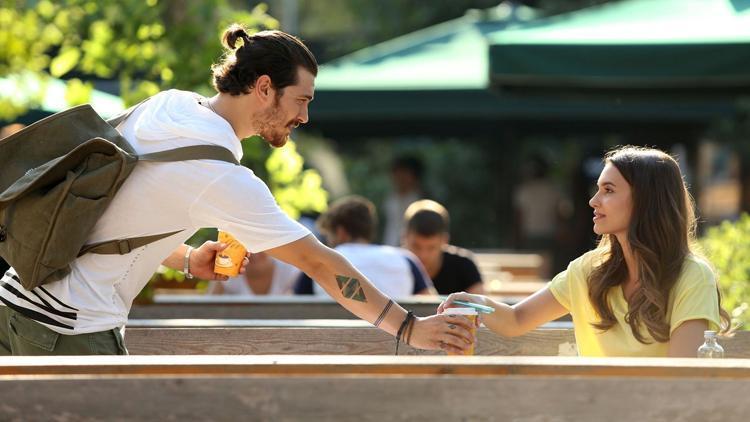 Delibal Filmi Ekranlarda: Çağatay Ulusoy ve Leyla Lydia Tuğutlu'nun Romantik Hikayesi
