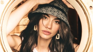 demet-ozdemirin-karesine-filiz-akin-kayitsiz-kalmadi-bakin-ne-dedi-q4gj8BIC.jpg