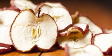 elma-kabuklari-nasil-kurutulur-ogrenen-bir-daha-cope-atmiyor-ksBEyY9k.jpg