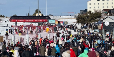 erciyes-kayak-merkezine-yeni-yilin-ilk-gununde-ziyaretci-akini-u3Q1IpuQ.jpg