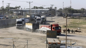 gaz-ve-yakit-tasiyan-7-tir-daha-gazze-seridine-ulasti-OQL6gfhs.jpg