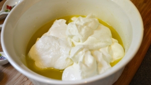 geceleri-zeytinyagli-yogurt-yemenin-faydalari-Pxx4ZdY2.jpg