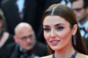 hande-ercel-cannes-film-festivaline-katildi-kirmizi-bir-elbise-giyen-unlu-oyuncu-sosyal-medyada-etM2R3Vj.jpg