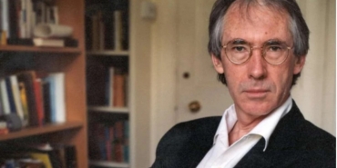 ian-mcewan-findik-kabugu-ile-ne-kadar-sira-disi-bir-yazar-oldugunu-gosteriyor-F53pAm9Z.jpg
