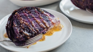 ister-mor-ister-beyaz-viral-olan-lahana-steak-nasil-yapilir-bu-tarif-etin-yerini-4pMU36xN.jpg