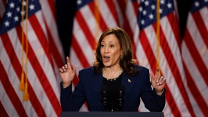 kamala-harristen-ilk-miting-donald-trumpin-nasil-biri-oldugunu-biliyorum-cLkjbNRE.jpg