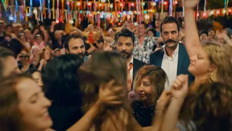 Kırk Yalan Filmi İncelemesi