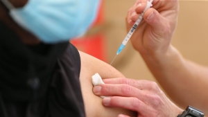 koronavirus-asisi-yaptirdiginizda-vucudunuzda-ne-olur-SNBFlM47.jpg