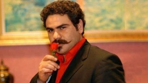 kurtlar-vadisinin-gullu-erhani-yeni-meslegi-ile-saskinlik-yaratti-bakin-ne-is-yapiyormus-YVbFPy8n.jpg