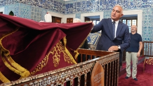 mehmet-nuri-ersoydan-hatice-turhan-valide-sultan-turbesine-ziyaret-nnL6QnFH.jpg