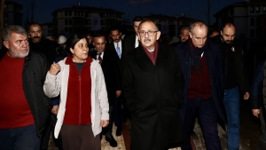 mehmet-ozhaseki-depremzedelerin-istegini-geri-cevirmedi-her-zaman-yanlarinda-olacagiz-q3NQqHMU.jpg