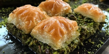 mesken-imali-l-bir-antep-baklavasi-nasil-yapilir-zybOGbBU.jpg