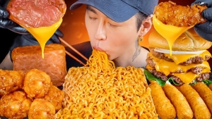 mukbang-nedir-ve-neden-bu-videolar-milyonlarca-kez-izleniyor-Kqcb5Sql.jpg