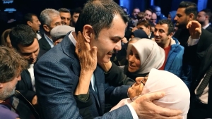 murat-kurumun-yeni-secim-sarkisi-seven-ne-yapmaz-pXj3E823.jpg