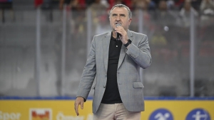 osman-askin-bak-biz-genclerimizin-her-zaman-emrindeyiz-HjB9E3xS.jpg