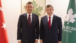 ozgur-ozelden-gelecek-partisine-ziyaret-huTi7qxz.jpg