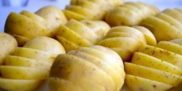 patates-dilimlerini-sakaklariniza-koymak-bakin-ne-ise-yariyor-aK9MfXbU.jpg