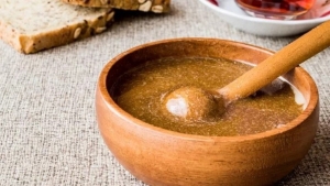 pekmezin-icine-karabiber-koyup-yemenin-faydalari-uXWSla9R.jpg