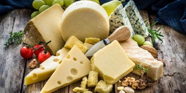 peyniri-normalden-fazla-tuketenler-dikkat-saglikli-yapisiyla-biliniyor-ama-fazlasi-bakin-ne-yapiyor-TsVlX5MB.jpg