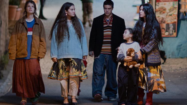 Sahipsizler: Altı Kardeşin Zorlu Hayatta Kalma Mücadelesi