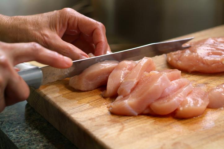 Salmonella Enfeksiyonu ve İzmir'deki Son Olayın İncelenmesi