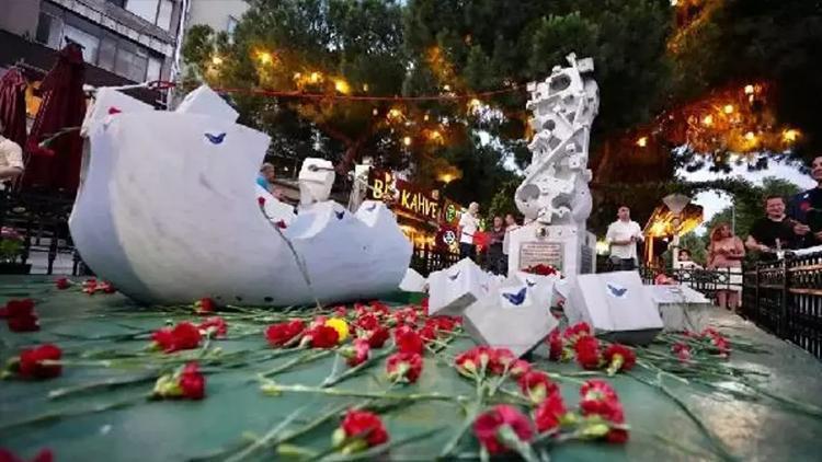 Srebrenitsa Katliamı: Bosna-Hersek'te Bir Soykırımın Hikayesi