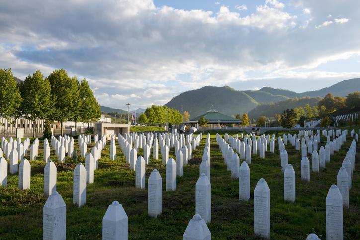 Srebrenitsa Katliamı: Bosna-Hersek'te Bir Soykırımın Hikayesi