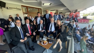 veliefendi-hipodromunda-aziz-yildirim-sesleri-aziz-baskan-ne-olur-gel-fgkjmDVg.jpg