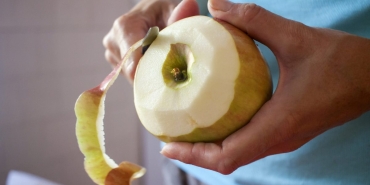 vitamini-kabugunda-elma-kabugunun-5-faydasi-sdTn4HFm.jpg