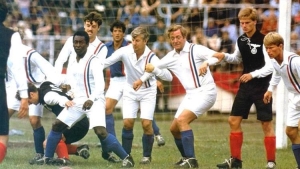 zafere-kacis-ikinci-dunya-savasinda-futbolun-gucu-ZBI7JScp.jpg