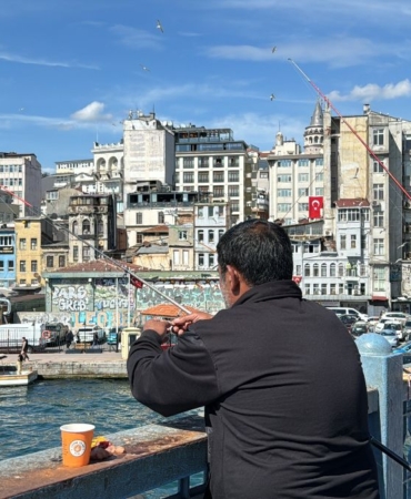 istanbulda-olta-balikcilari-bayramda-galata-koprusune-akin-etti-6e1fi56S.jpg