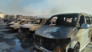 izmir-galericiler-sitesine-sicrayan-yanginda-araclar-kul-oldu-Mn9Tmhbt.jpg