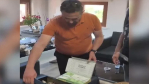 manavgat-belediyesine-yolsuzluk-operasyonu-baklava-kutusunda-rusvet-alirken-yakalandi-S9xUn8id.jpg