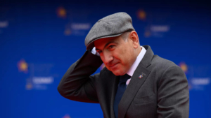 nikol-pasinyan-ermeni-kilisesine-cinsel-organini-gostermeyi-teklif-etti-dTetlfQO.jpg