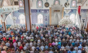 zuhr-i-ahir-namazi-nedir-nasil-kilinir-diyanet-zuhri-ahir-namazi-kilinisi-giFDrtGO.jpg